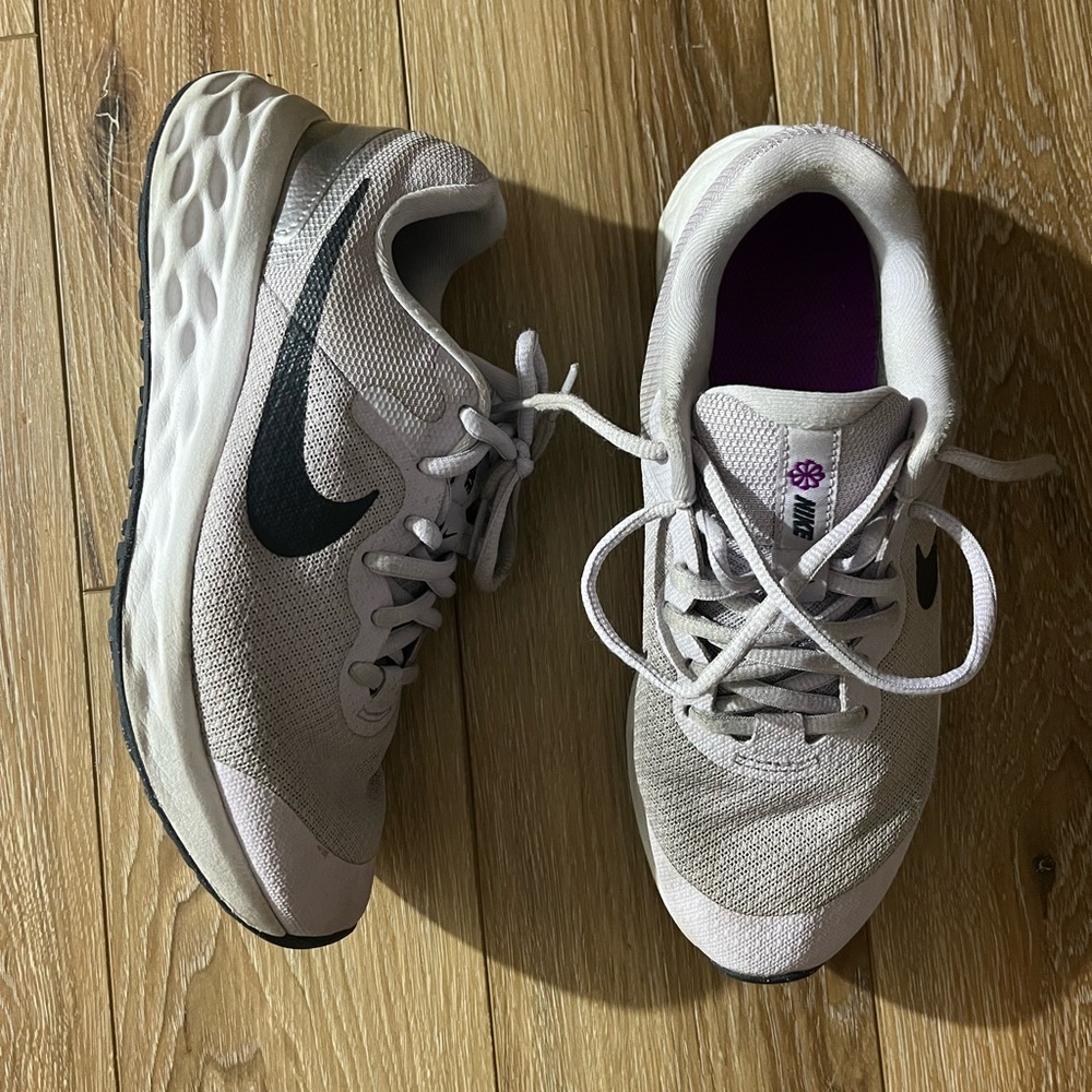 Nike Purple Athletic Shoes with Mesh Upper and Traction Sole light Lavender